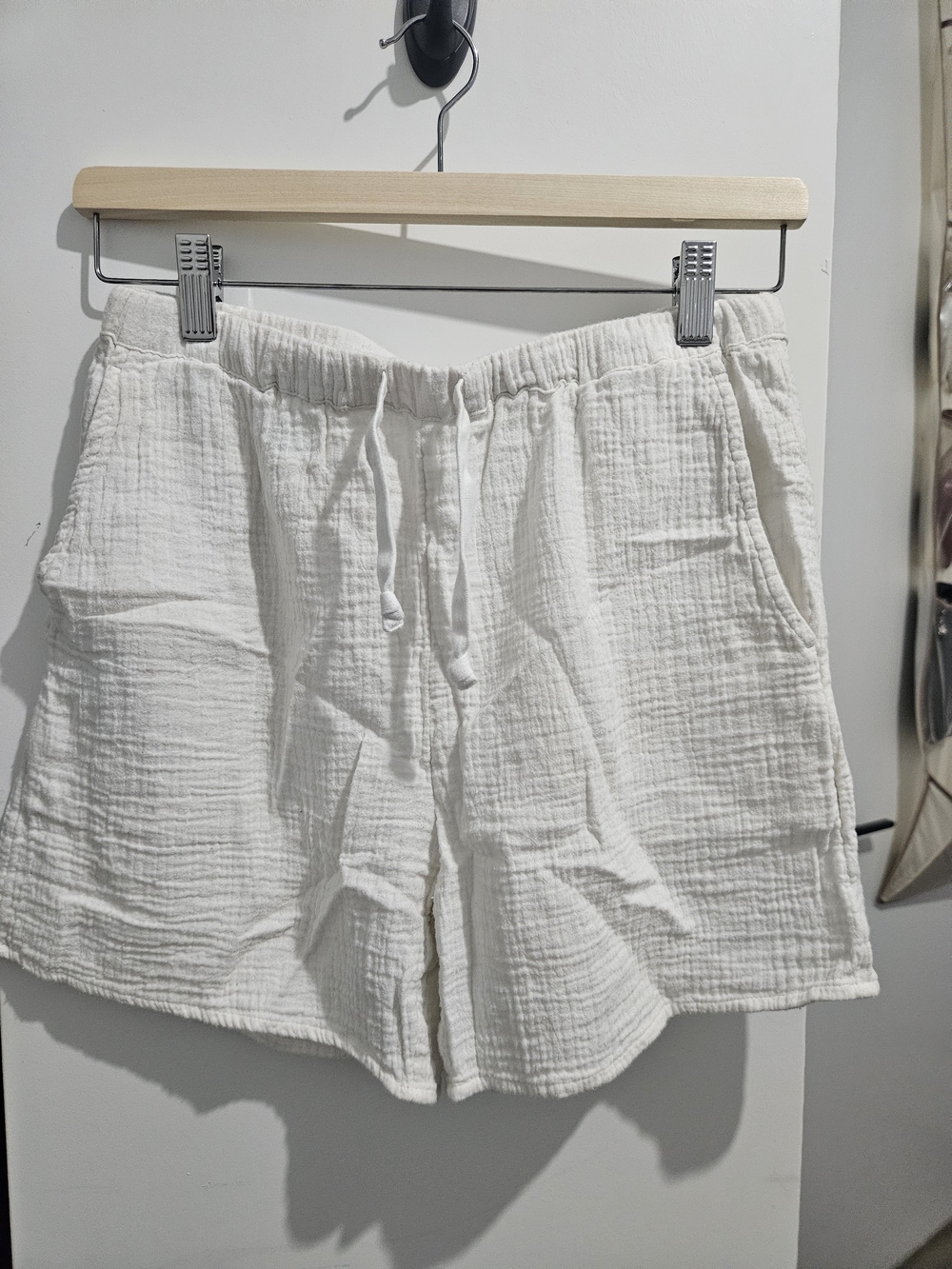 Aritzia Wilfred White Gauze Drawstring Shorts